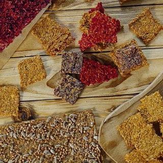 Leinsamencracker mit vielen Ballaststoffen und leckerem Wintergemüse: Rote und gelbe Beete, Petersilienwurzel, Süßkartoffel.