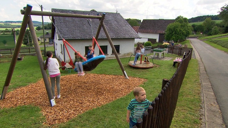 Hierzuland Oberlauch Spielplatz