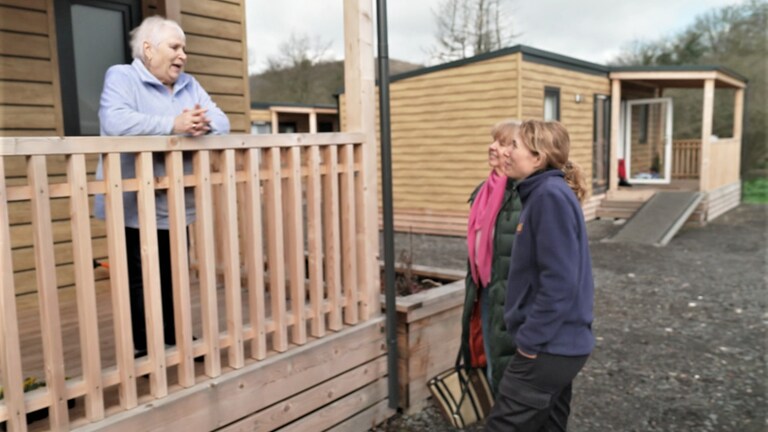 Hierzuland Sinzig Anwohnerin Tiny Haus