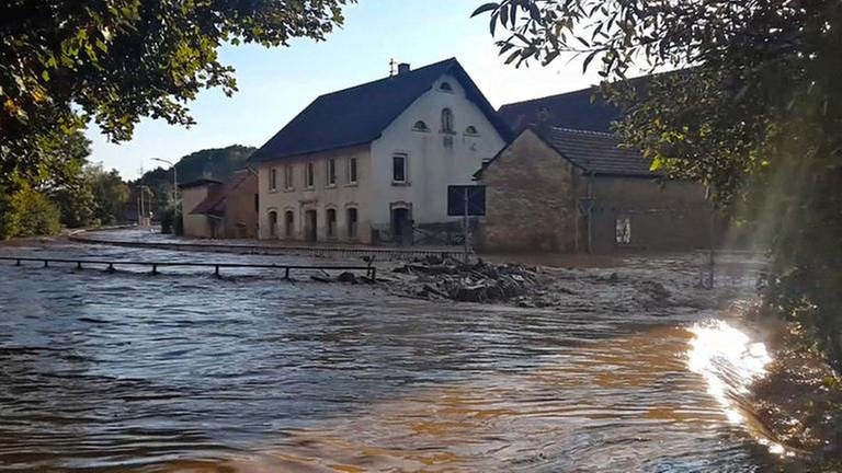 Hochwasser in den Straßen von Finkenbach-Gersweiler.