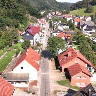 Die Leiniger Straße in Obernheim-Kirchenarnbach