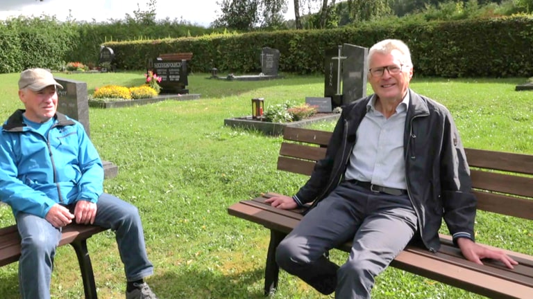 Schwirzheim Anwohner auf Friedhof