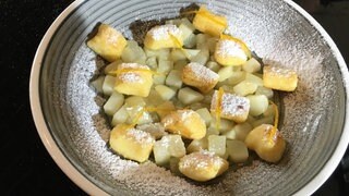 Süße Gnocchi mit Birnenkompott