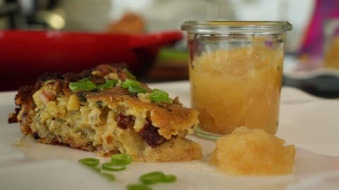 Dippekuchen mit Apfelmus.