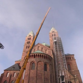 Kranarbeit am Speyerer Dom