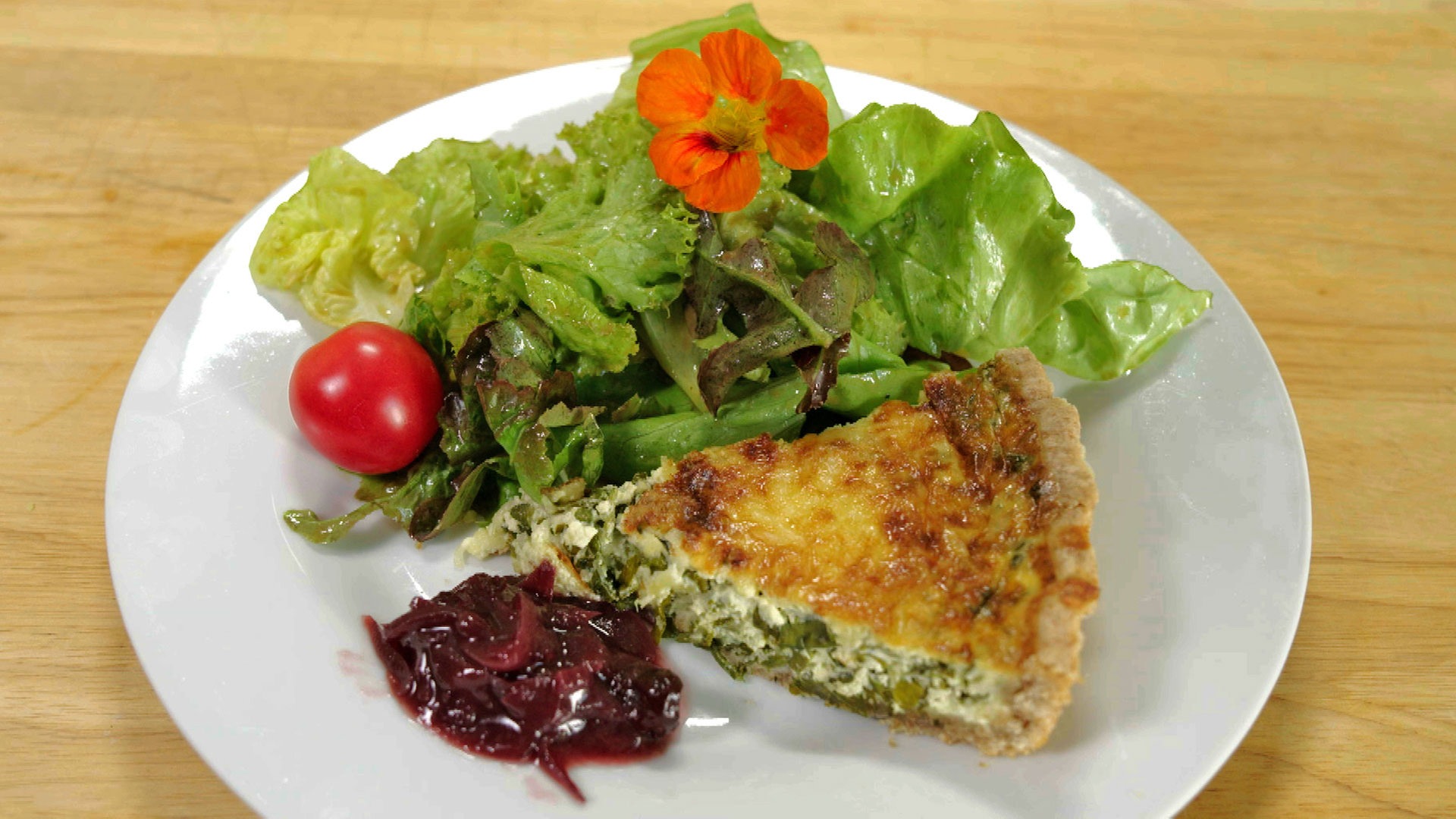 Knoblauchsrauken-Bärlauch-Quiche - Rezepte - Lecker aufs Land - TV