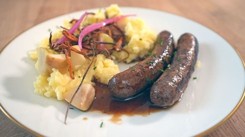 „Himmel un Ääd“ mit Bratwurst und Chorizo vom Galloway-Rind