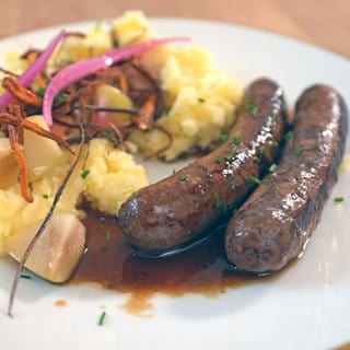 „Himmel un Ääd“ mit Bratwurst und Chorizo vom Galloway-Rind