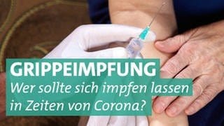 Ein ältere Mensch bekommt eine Spritze:  Soll man sich in Zeiten von Corona gegen Grippe impfen lassen?