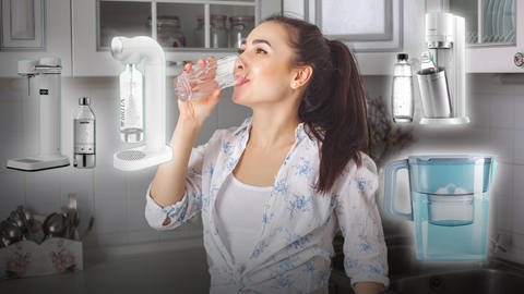 Junge Frau trinkt ein Glas Wasser. Wassersprudler 