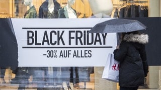 Rund um den Black Friday werben die Händler mit Preisnachlässen.