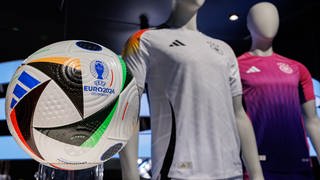 EM-Ball 2024 und Trikots der Fußball-Europameisterschaft von Adidas. Wie gut ist die Qualität von Adidas-Produkten?