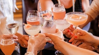 Alkoholfreies Genießen ist ein Trend auf der Biofach 2024. Mit Cocktails und Sekt wird angestoßen