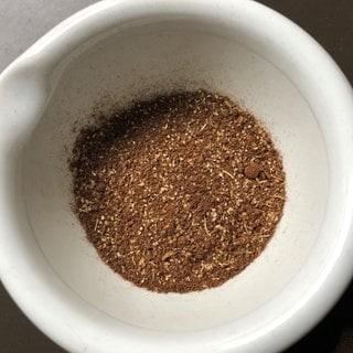 Kräftiger Rub mit Lakritze für Fleisch