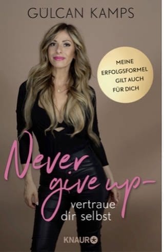 Gülcan Kamps - Never give up - Buchcover