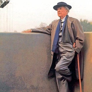 Frank Lloyd Wright auf der Baustelle des Guggenheims Museums 1959